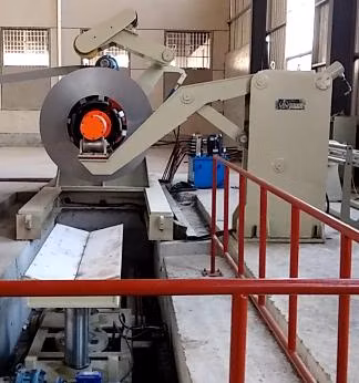 Conducteur automatique adapté aux besoins du client de petit pain de servo de NC de conception dans la ligne de Stmping de presse de bobine