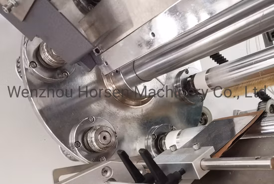 Machine de rebobinage de film étirable de nouvelle conception LLDPE PE PVC Pet POF PVDC PVA Film préotectif Machine de rebobinage d'arbre de 76 mm Film étirable Enrouleur automatique à 4 arbres
